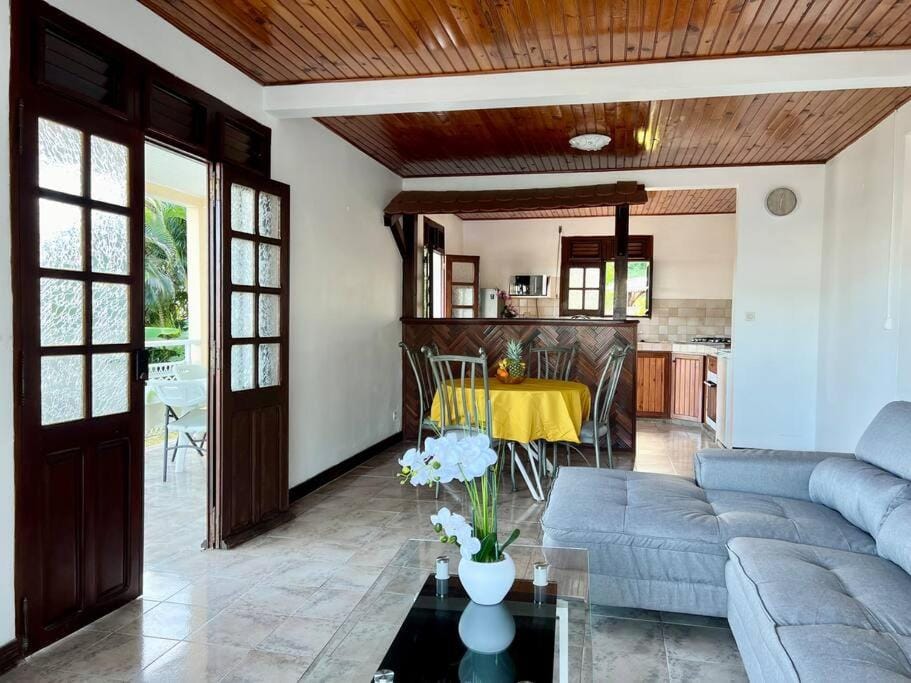 Living room, Dining area