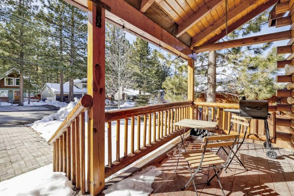 Binkys Mountain Hideaway Big Bear~Central Moonridge Chalet House in Big Bear