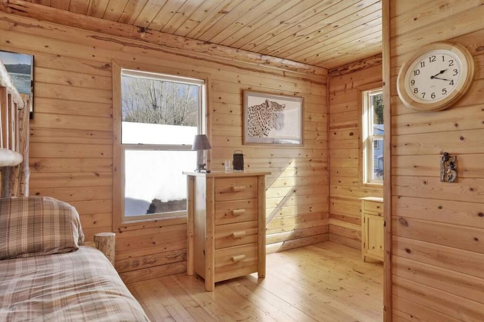 Binkys Mountain Hideaway Big Bear~Central Moonridge Chalet House in Big Bear