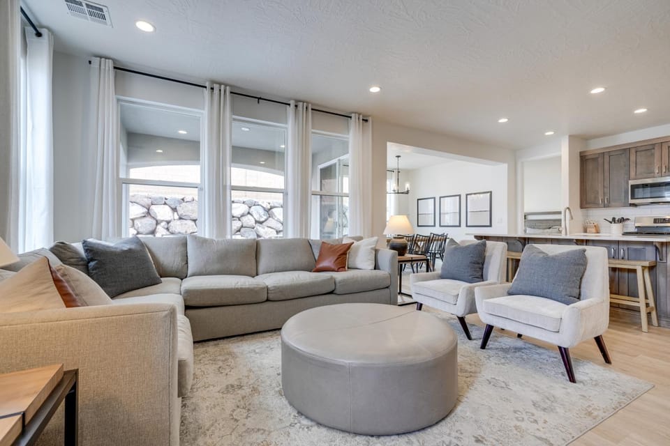 12 Mi to Sand Hollow Spacious Home with Game Room House in Washington