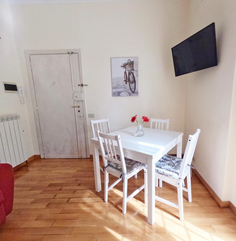 TV and multimedia, Living room, Dining area