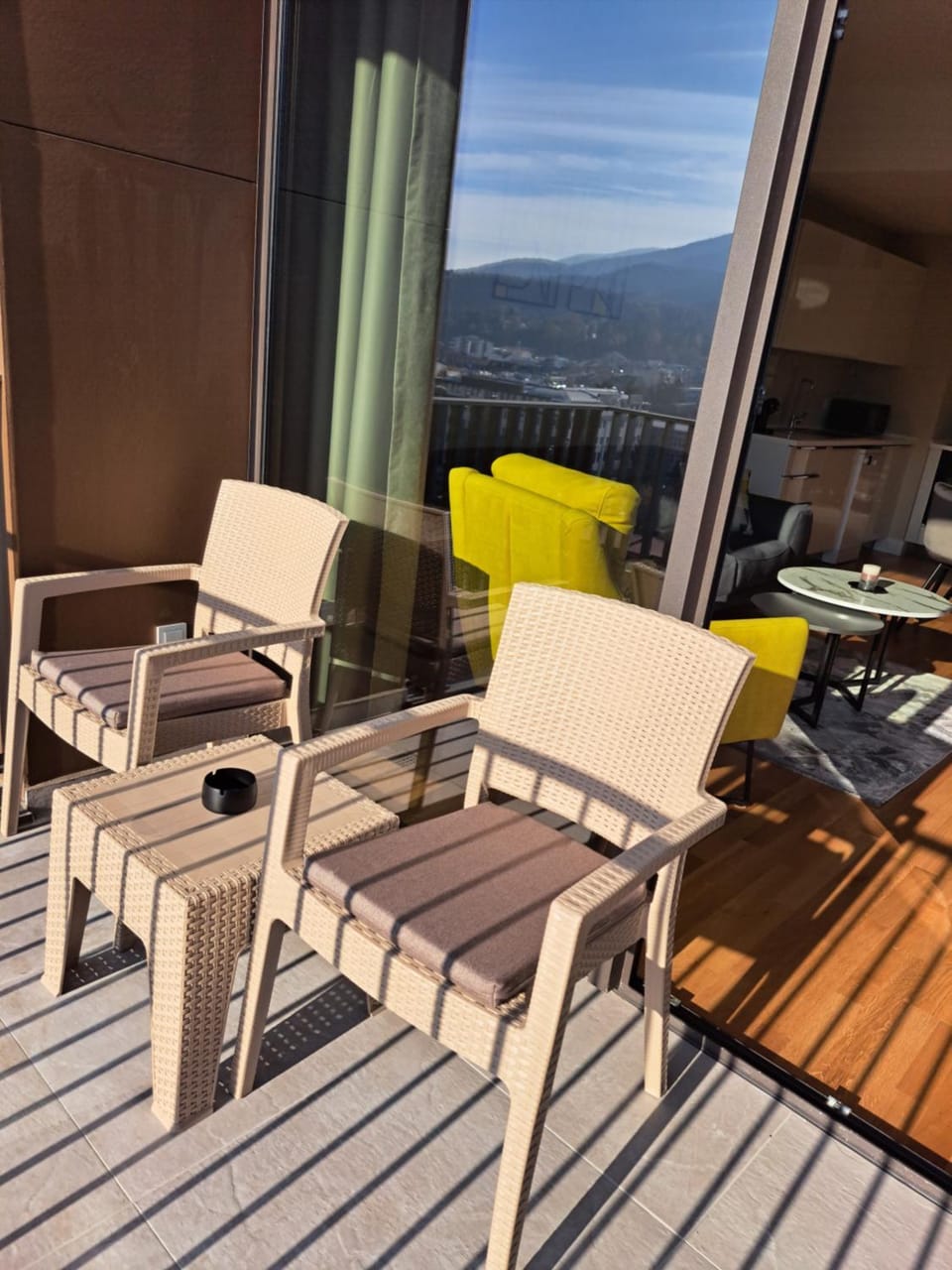 Day, View (from property/room), Balcony/Terrace, Seating area, Mountain view