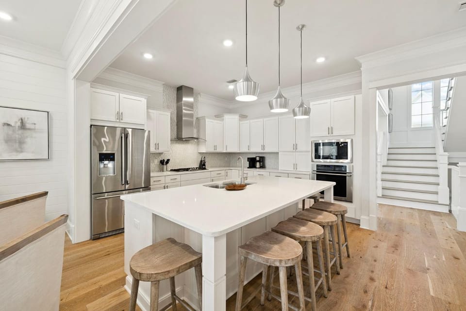 Kitchen or kitchenette, Seating area, kitchen