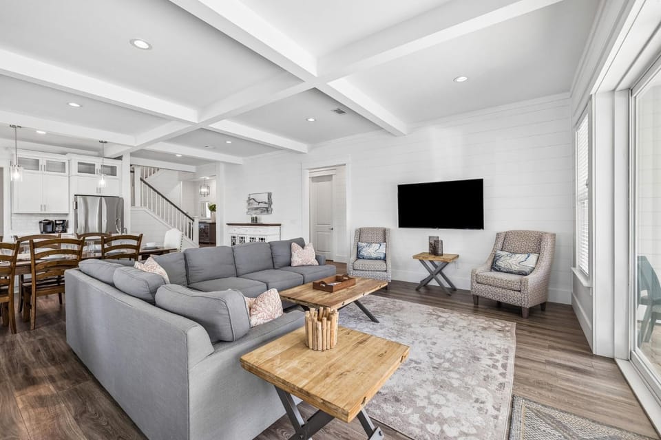 TV and multimedia, Living room, Seating area, Family
