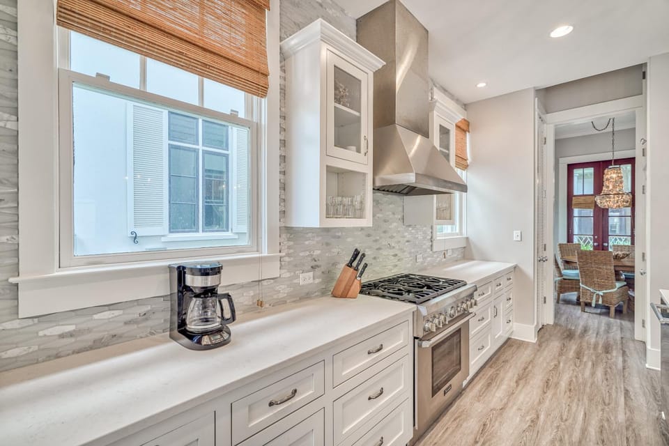 Kitchen or kitchenette, kitchen