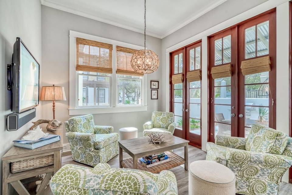 Patio, Living room, pet friendly