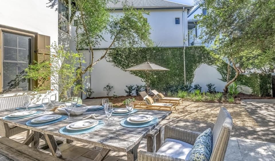 Patio, Seating area, Dining area