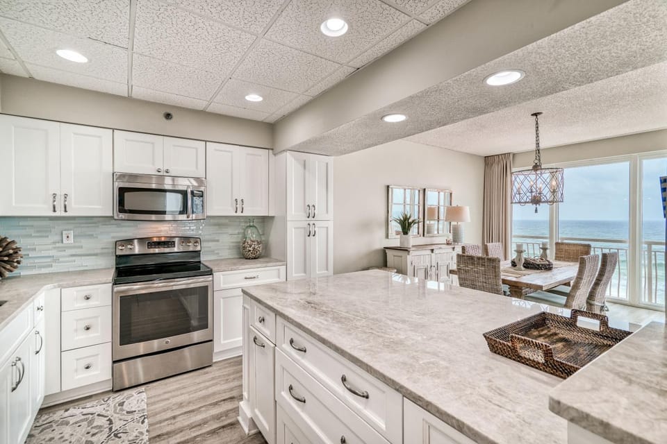View (from property/room), Kitchen or kitchenette, Sea view, kitchen