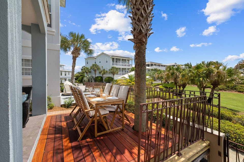 Patio, Dining area, pet friendly