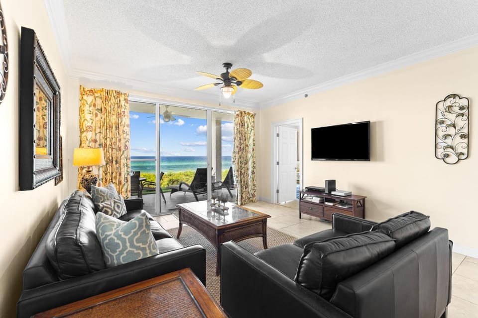 Patio, TV and multimedia, View (from property/room), Living room, Sea view