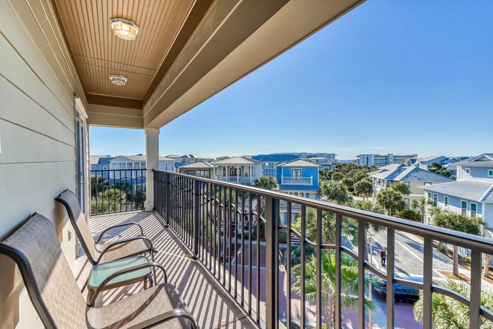 View (from property/room), Balcony/Terrace, Seating area