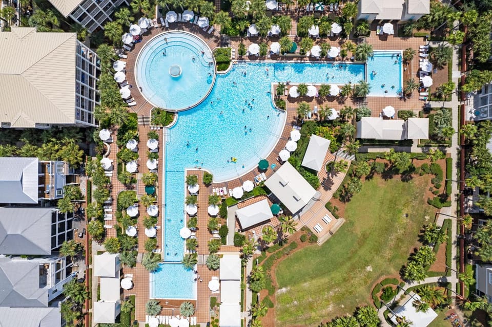 Neighbourhood, Swimming pool