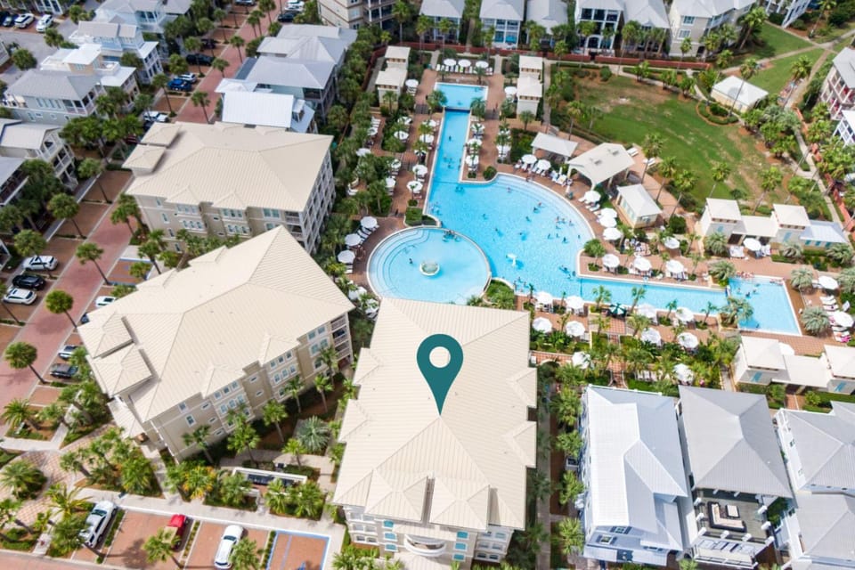 Property building, Bird's eye view, Swimming pool