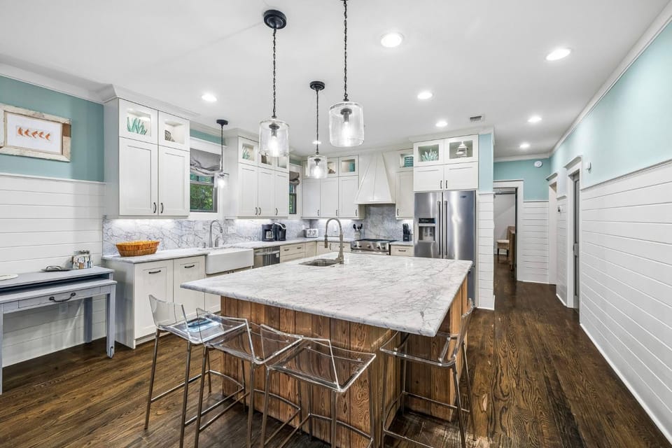 Kitchen or kitchenette, Seating area, kitchen