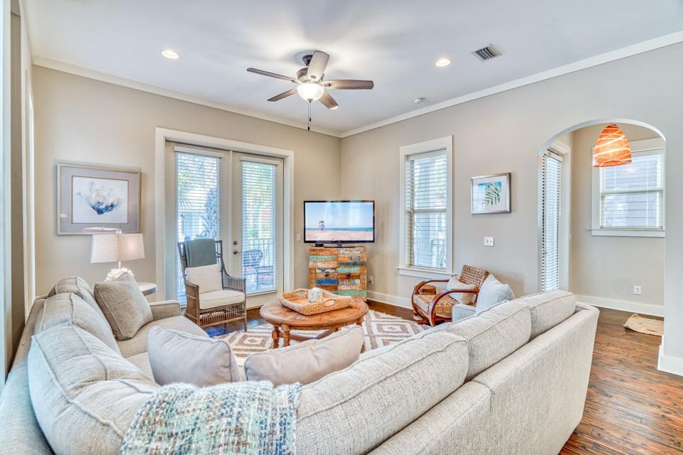 Patio, TV and multimedia, Living room, Family, pet friendly