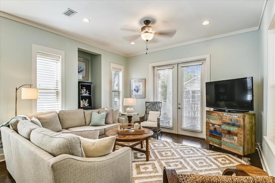 Patio, TV and multimedia, Living room, Family, pet friendly