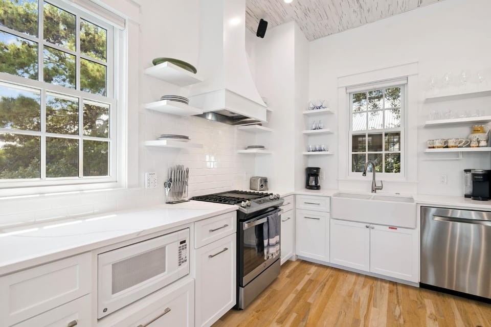 Kitchen or kitchenette, kitchen