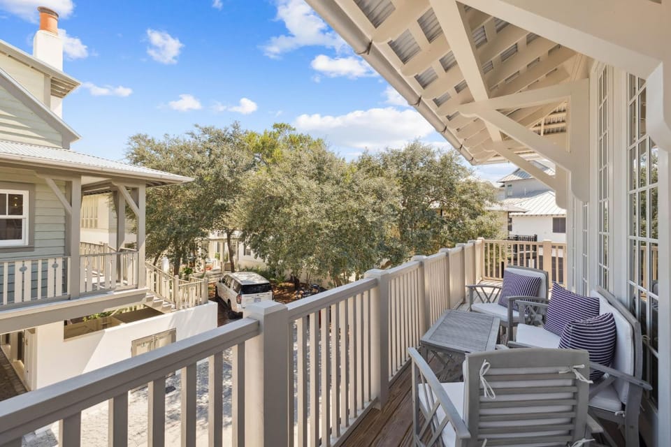 View (from property/room), Balcony/Terrace, Seating area