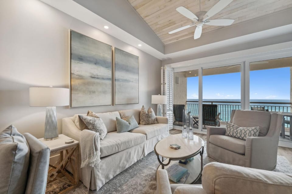 View (from property/room), Balcony/Terrace, Living room, Sea view