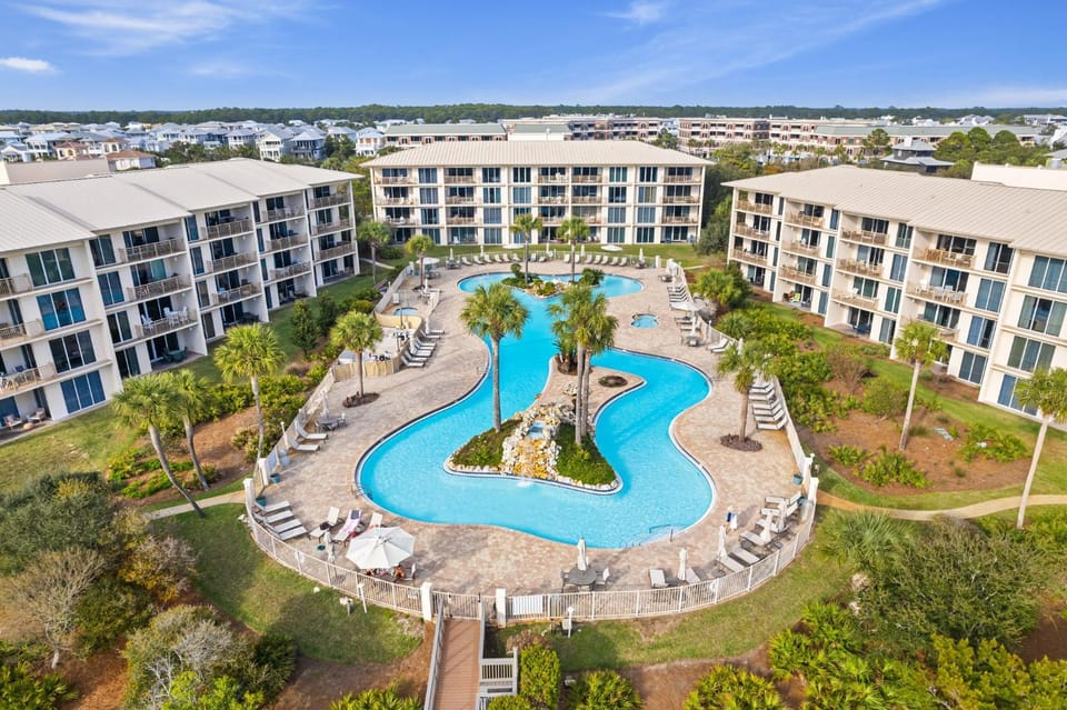 Neighbourhood, Swimming pool