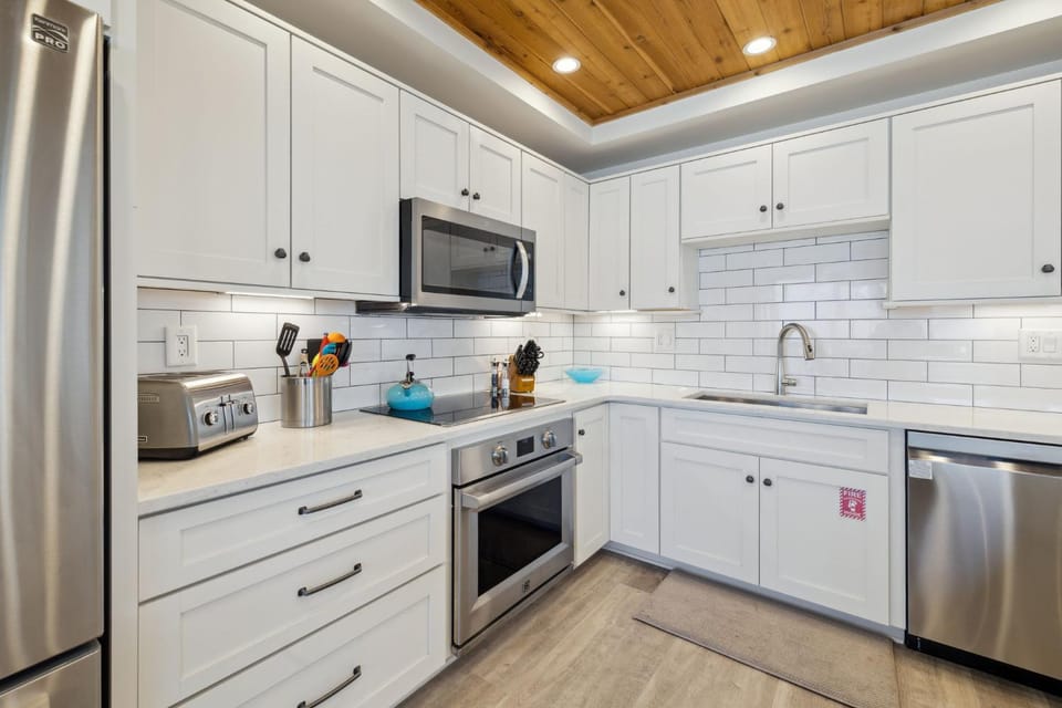 Kitchen or kitchenette, kitchen