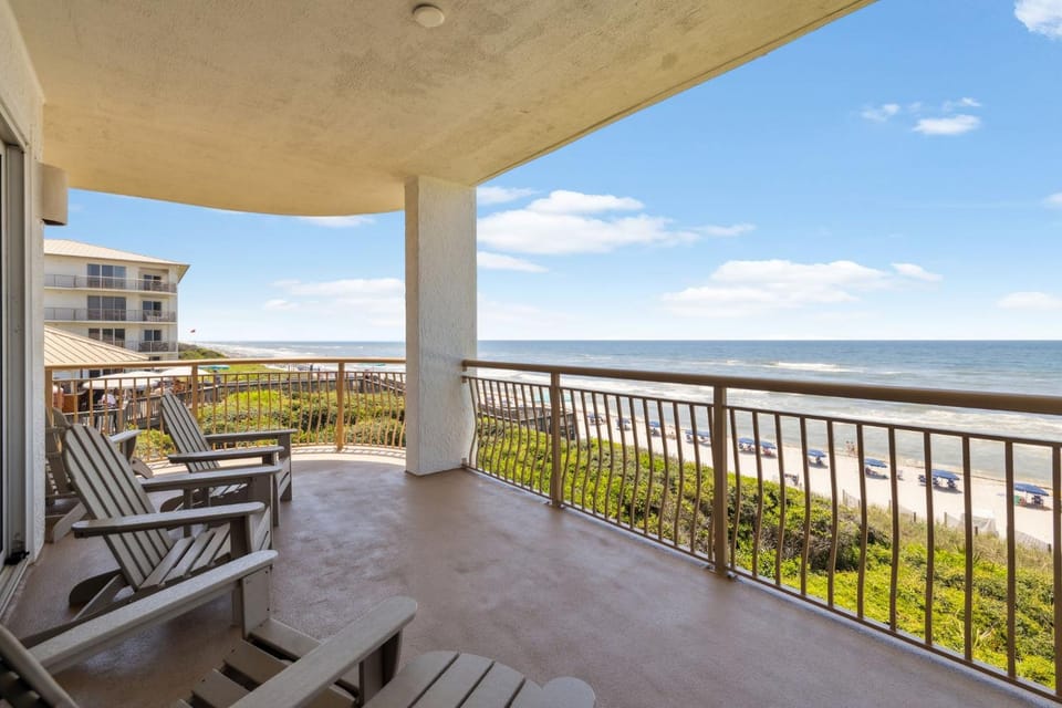 View (from property/room), Balcony/Terrace, Seating area, Sea view