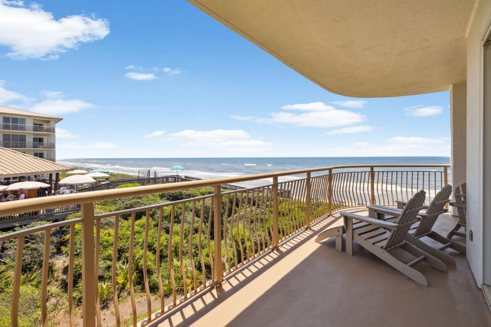 View (from property/room), Balcony/Terrace, Seating area, Sea view