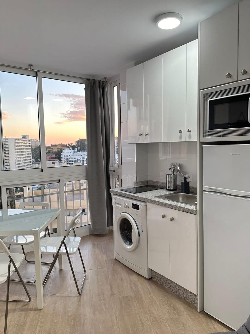 Coffee/tea facilities, View (from property/room), Balcony/Terrace, Kitchen or kitchenette, Dining area, minibar, stove, toaster, washing machine