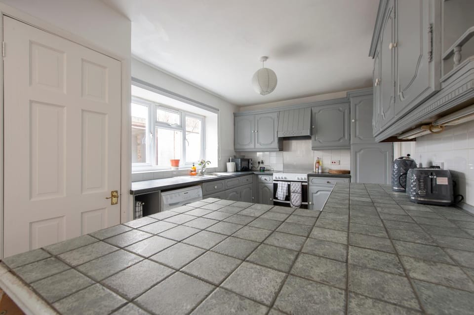 Kitchen or kitchenette, Dining area, minibar, pet friendly, stove