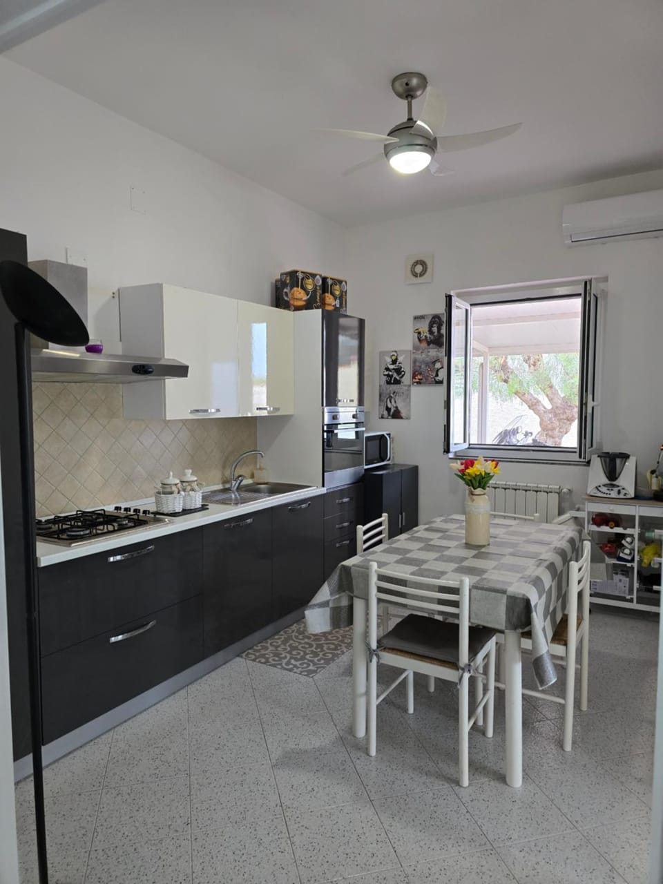 Kitchen or kitchenette, Dining area, minibar, oven, pet friendly, stove