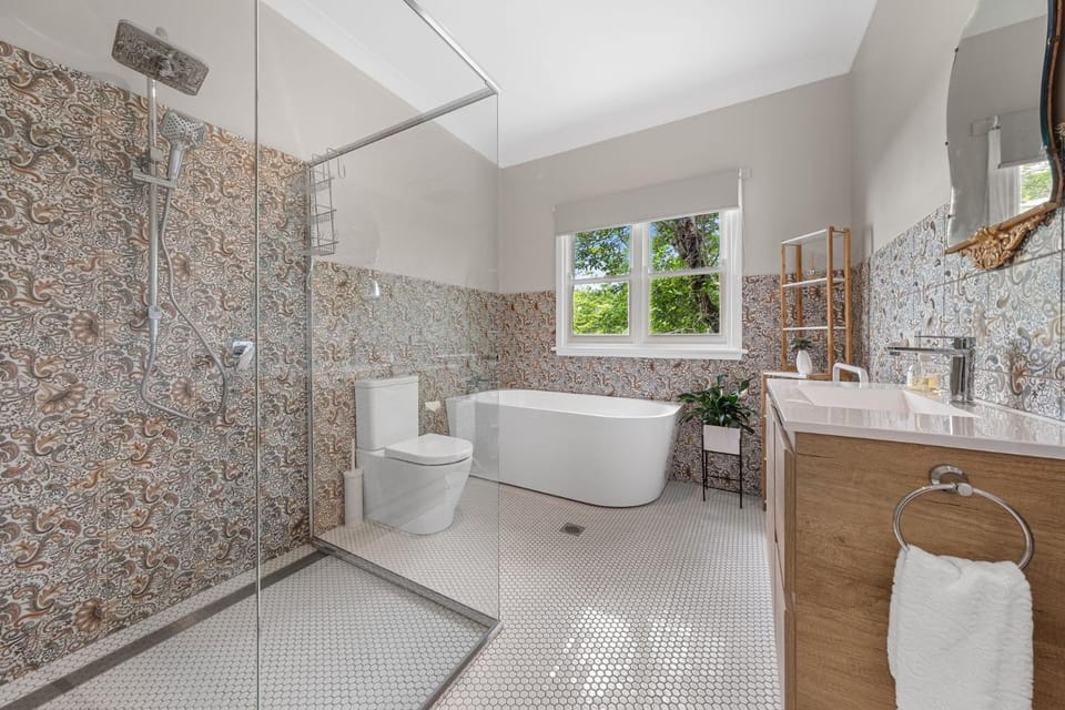Shower, Toilet, Bathroom, Bath, towels