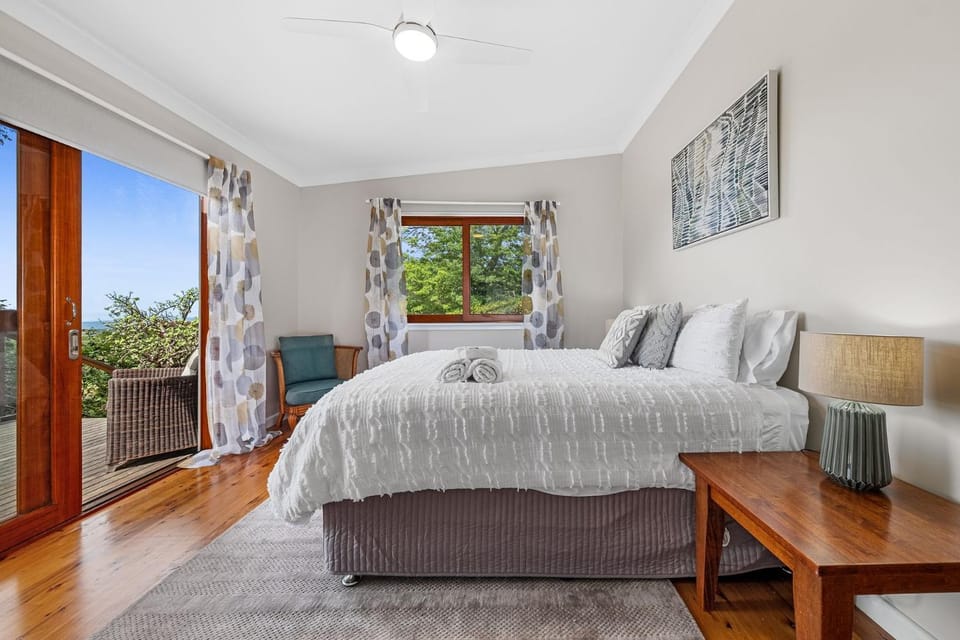 Photo of the whole room, Bedroom, Mountain view, towels
