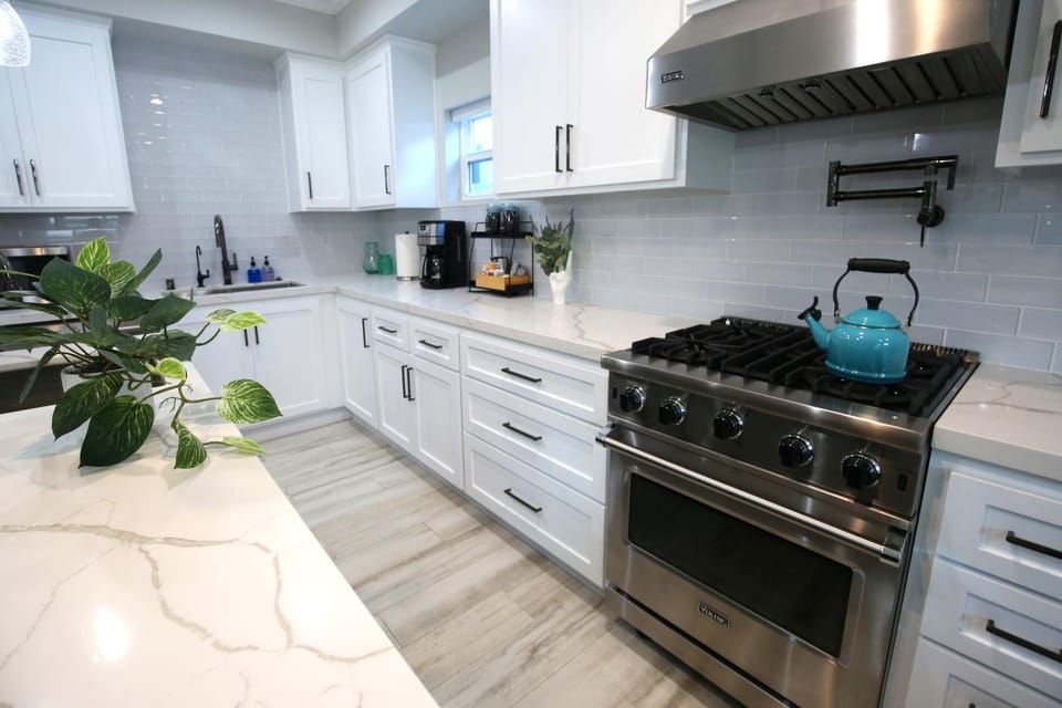 Coffee/tea facilities, Kitchen or kitchenette, minibar, pet friendly, stove