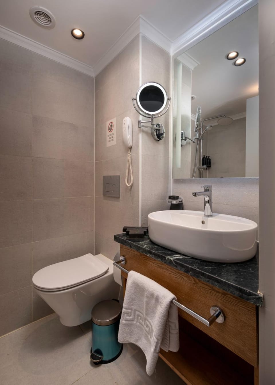 Toilet, Bathroom, towels