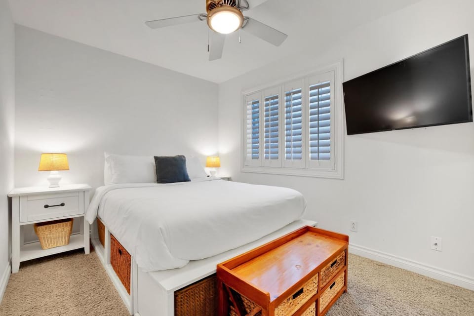 Fantastic bayside vacation home - WiFi, central AC, patio, private washer & dryer House in Mission Beach