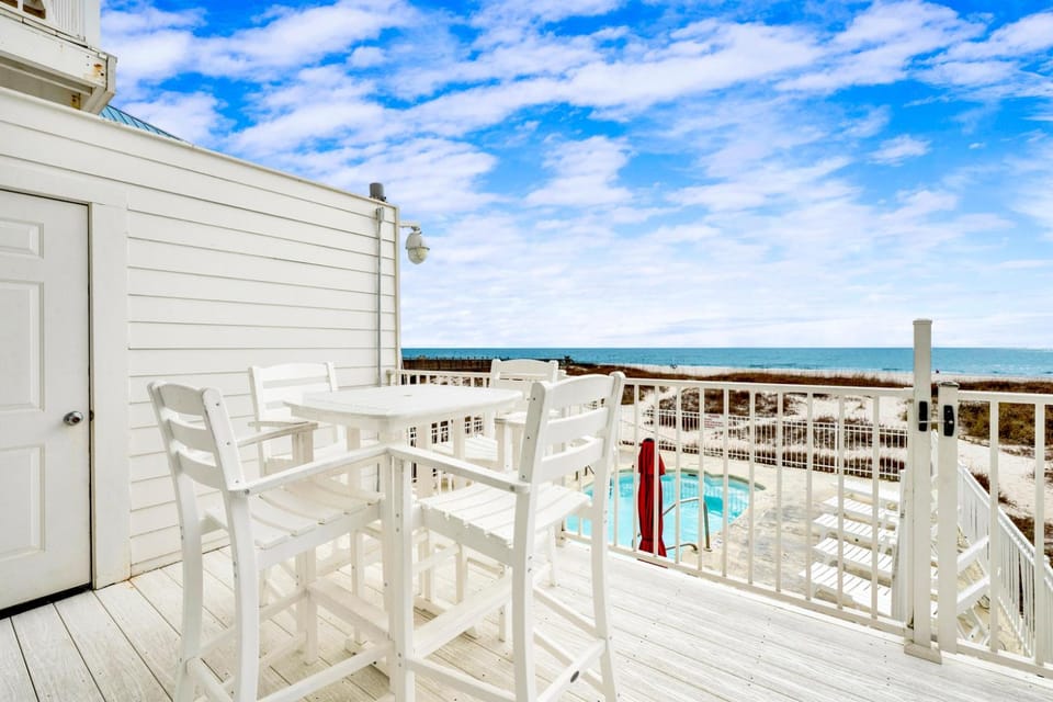 Dolphin View Beachfront Duplex B Pet Friendly House in West Beach