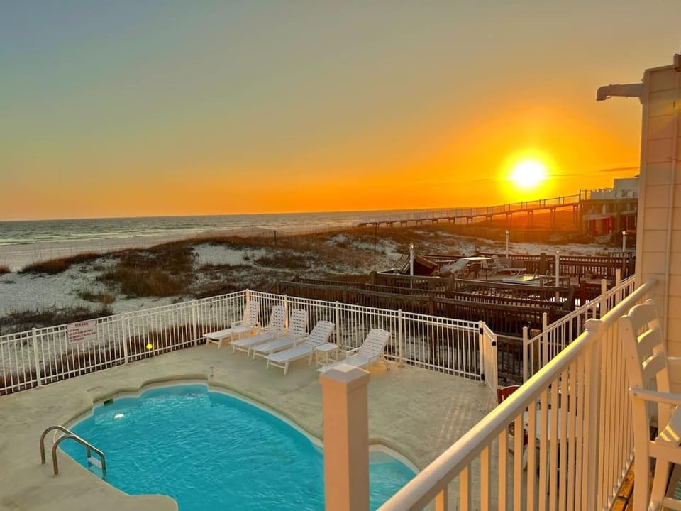 Dolphin View Beachfront Duplex B Pet Friendly House in West Beach