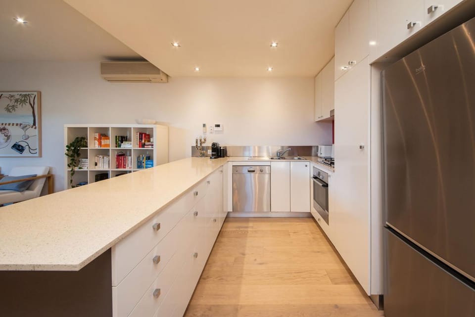 Coffee/tea facilities, oven, toaster