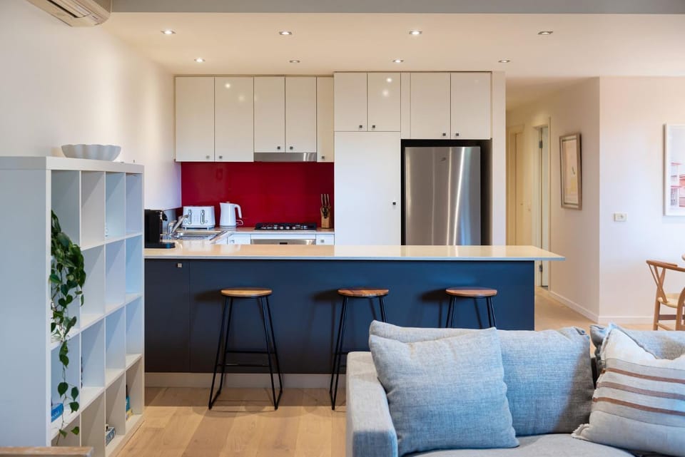Coffee/tea facilities, oven, kitchen