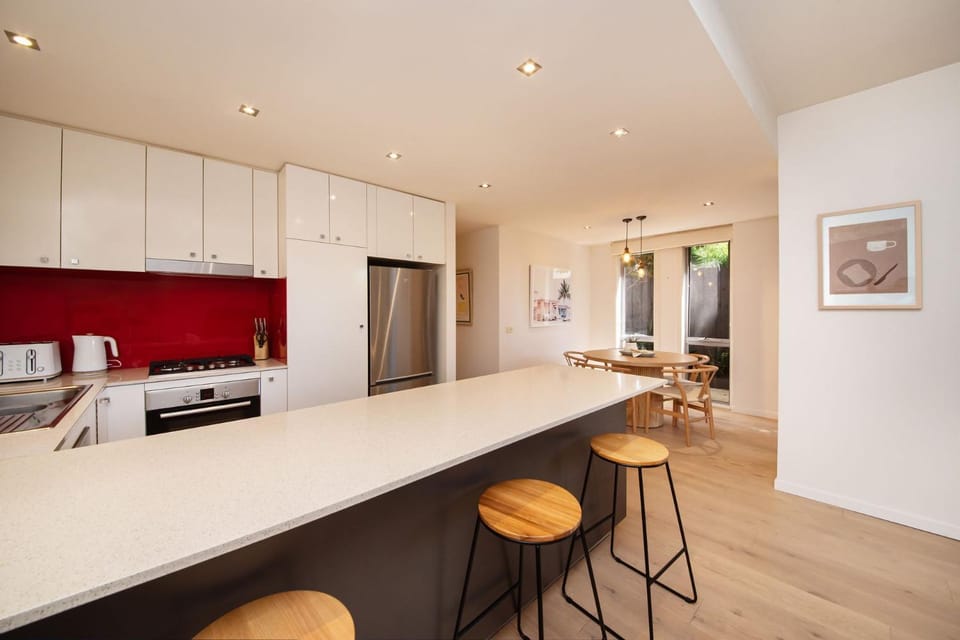 Coffee/tea facilities, oven, toaster, kitchen