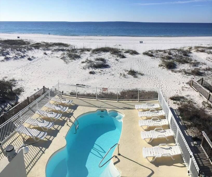 Dolphin View Duplex Side B - Beachfront Heated Pool -Gulf Shores Alabama - Near The Hangout House in West Beach