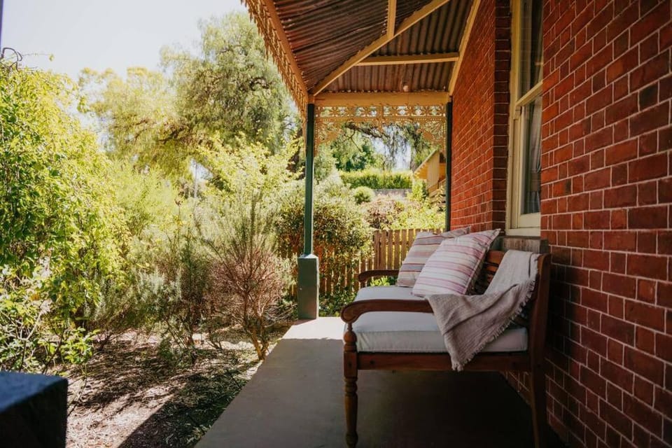Property building, Patio, Day, Garden, Balcony/Terrace, Seating area, Garden view