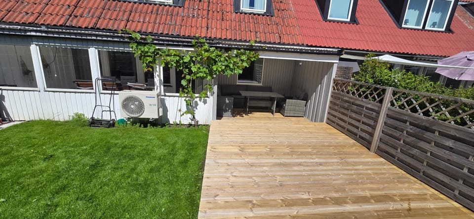 Property building, Garden, Balcony/Terrace, Garden view