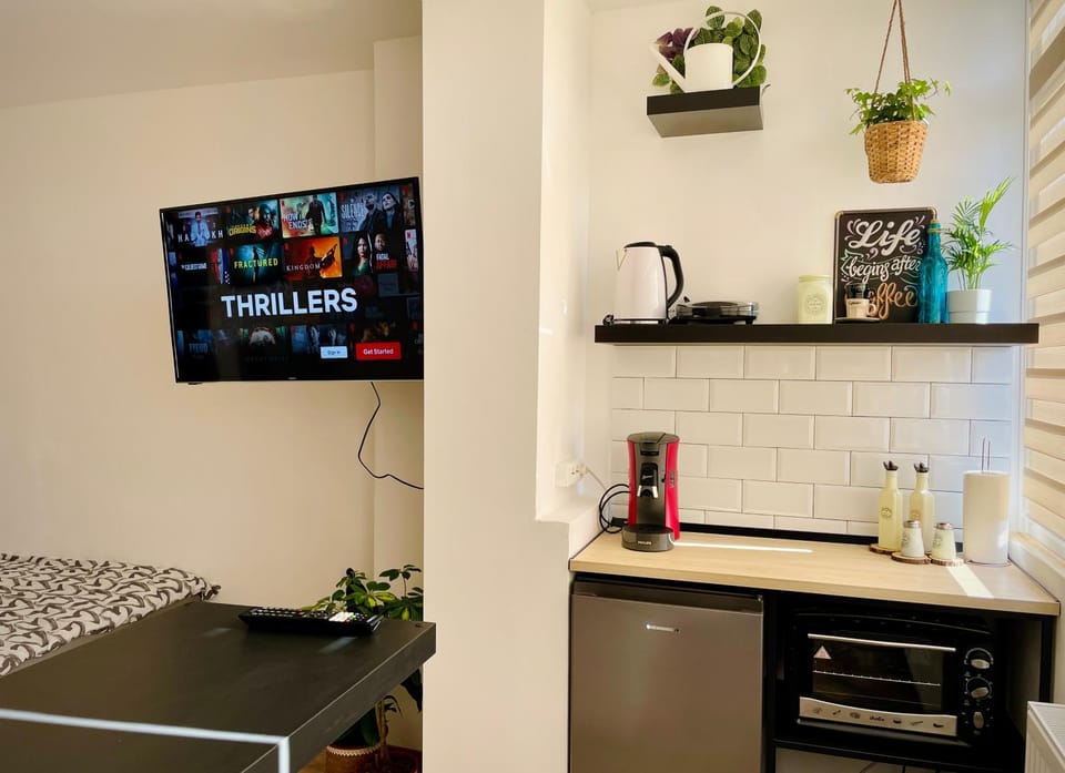 TV and multimedia, Coffee/tea facilities, oven