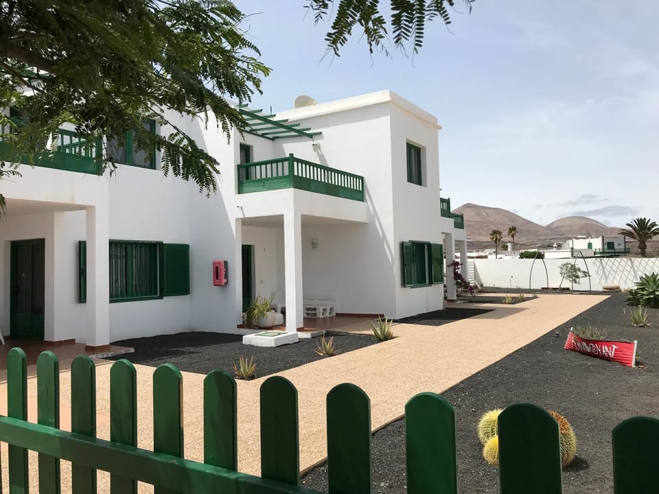Property building, Garden, Balcony/Terrace