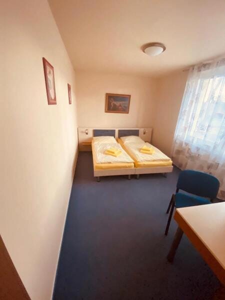 Bed, Photo of the whole room, Seating area, Bedroom