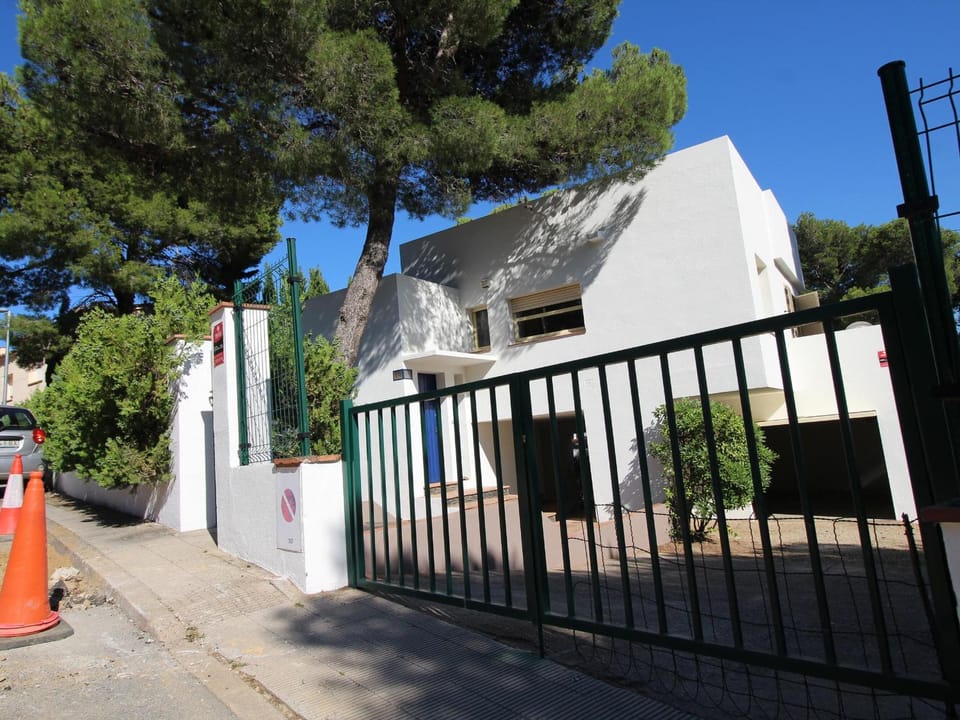 Casa con Jardín a 100m de la Playa de la Farella, Wifi y Garaje Privado - ES-228-175 Villa in Alt Empordà