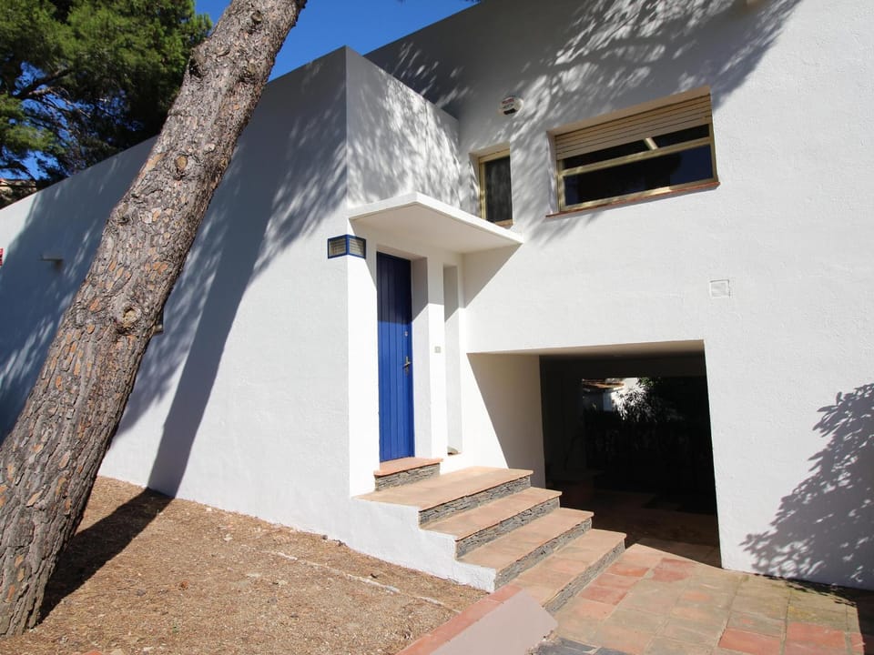 Casa con Jardín a 100m de la Playa de la Farella, Wifi y Garaje Privado - ES-228-175 Villa in Alt Empordà