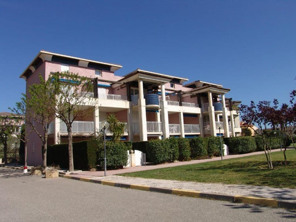 Studio cosy avec terrasse à 100m de la plage - 4 couchages, parking, animaux acceptés - FR-1-251-572 Apartment in Le Lavandou