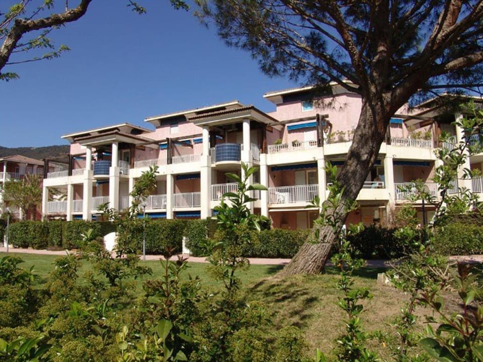 Studio cosy avec terrasse à 100m de la plage - 4 couchages, parking, animaux acceptés - FR-1-251-572 Apartment in Le Lavandou